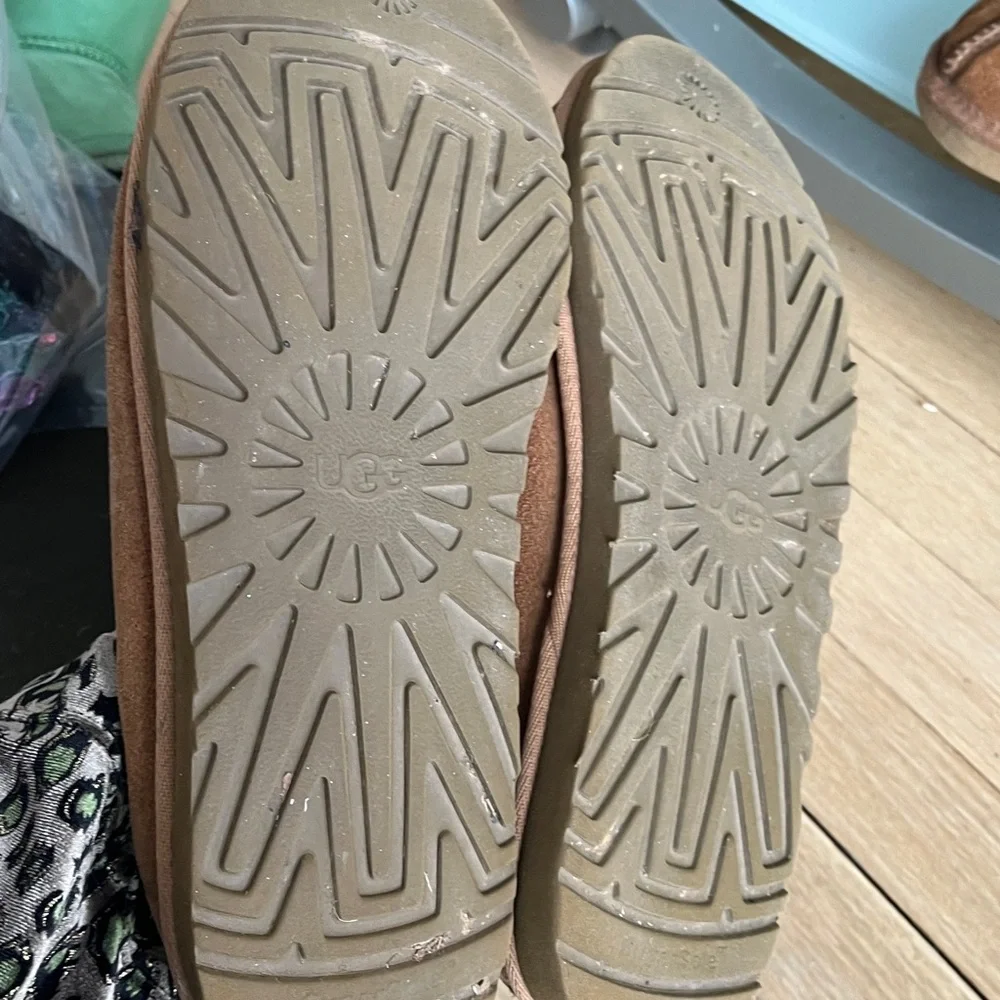 Flash Sale!❄️UGG Tan Suede Slip-Ons